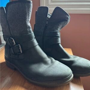 UGG Simmens Black Leather Shearling Lined Booties